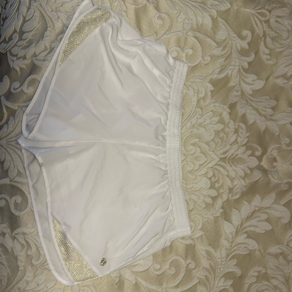 Lilly Pulitzer white with gold detail NWOT athletic shorts sz M